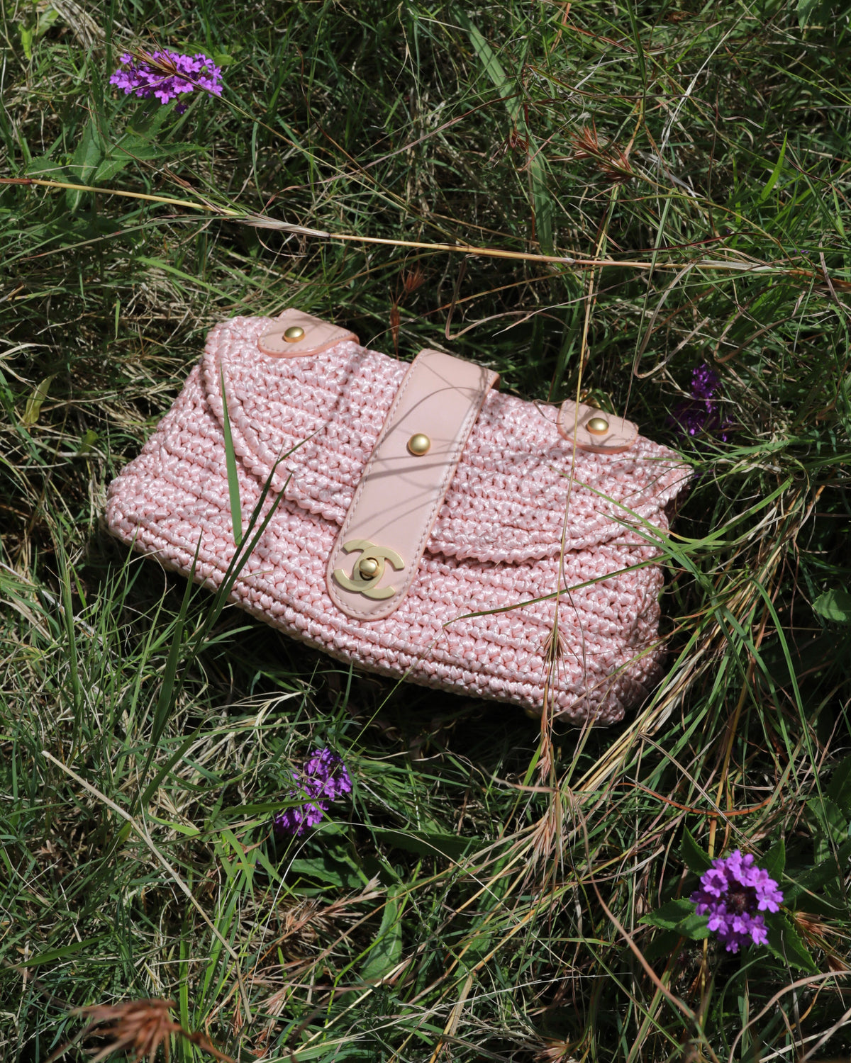Chanel Grass copy.jpg__PID:6ef25a6d-ce5e-403e-916a-ef95a2bc8748